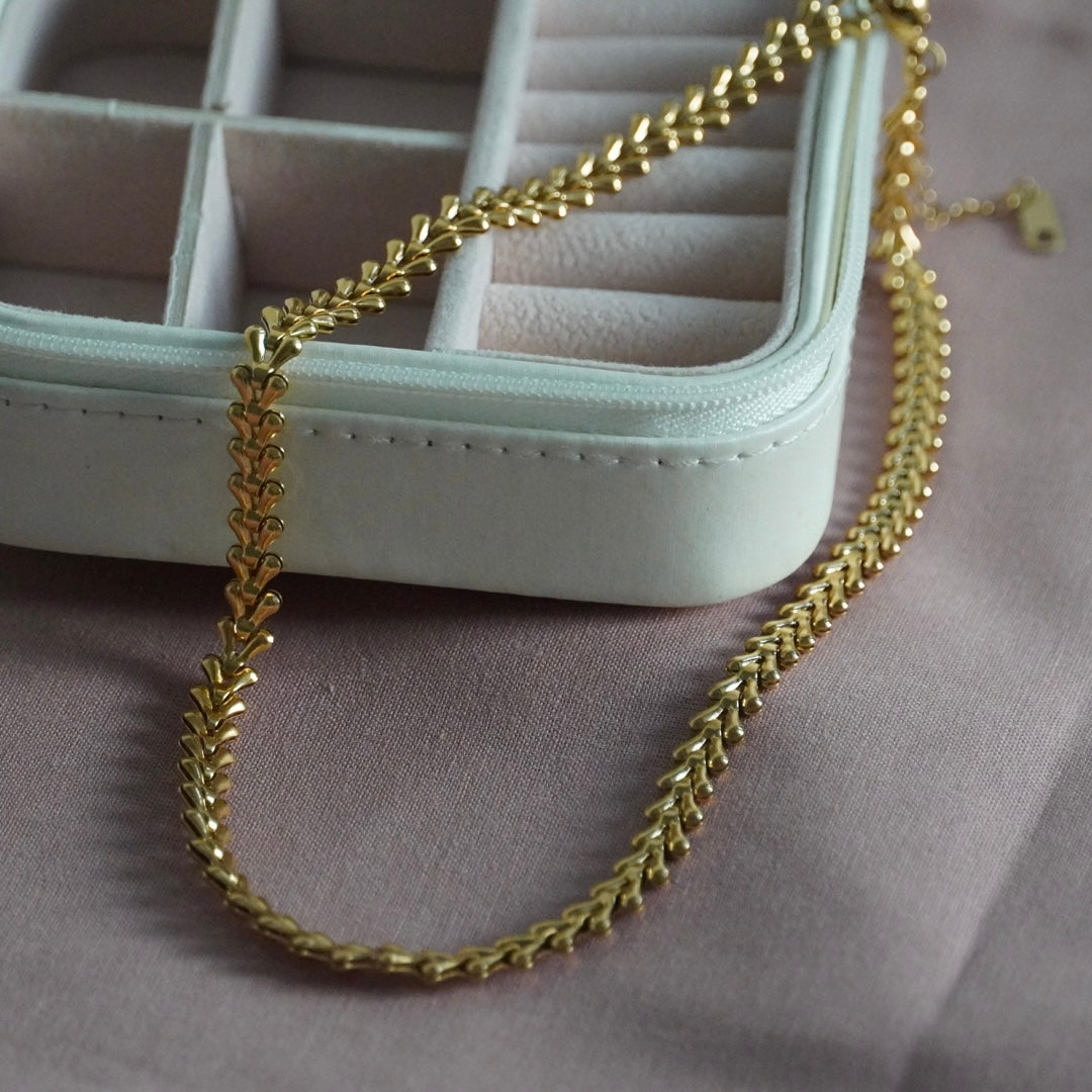 Minimal Necklace